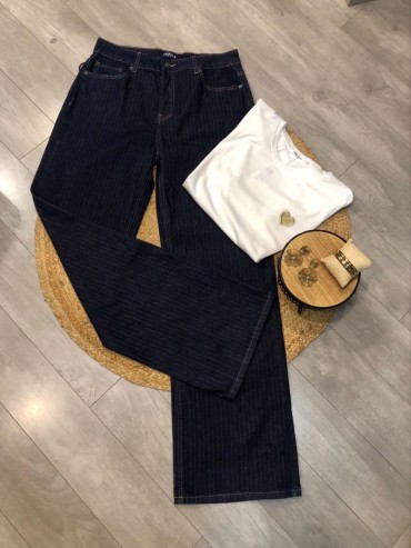 Jean coupe large à rayures du 34 au 42 à 44€