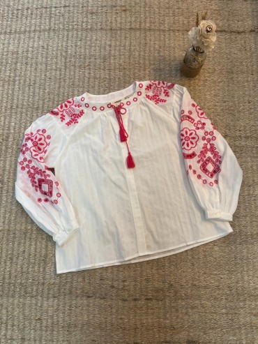 Blouse blanche et fuchsia S au L 37€