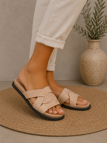 Claquettes beige 24€